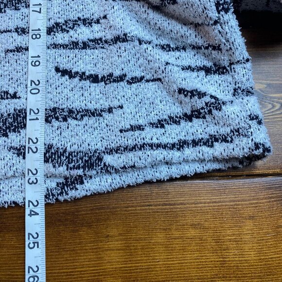 Maurices Zebra Mock Neck Sherpa Pullover Sweatshirt Women's Medium Black White - Picture 8 of 9